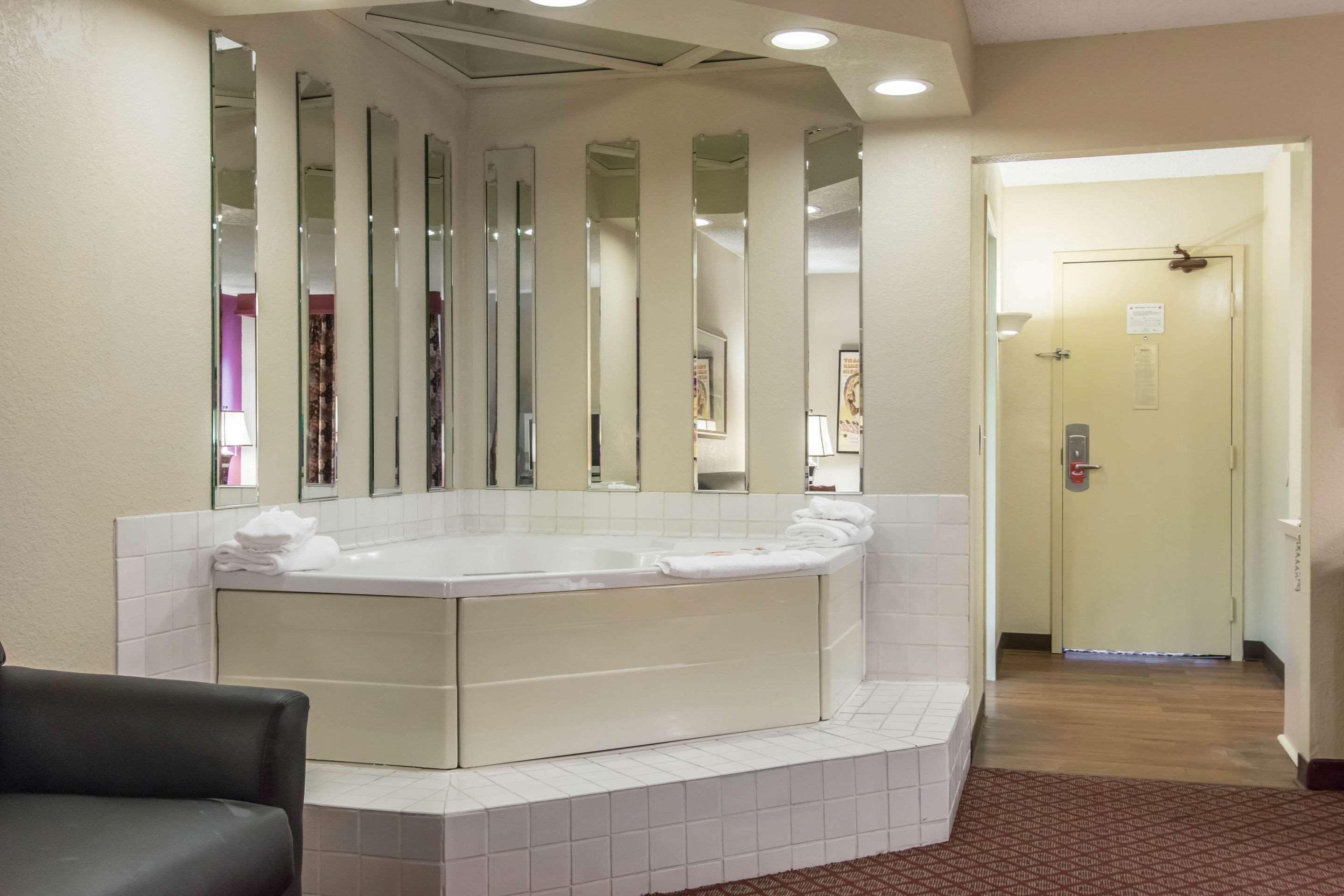 Econo Lodge Inn & Suites Joplin Dış mekan fotoğraf