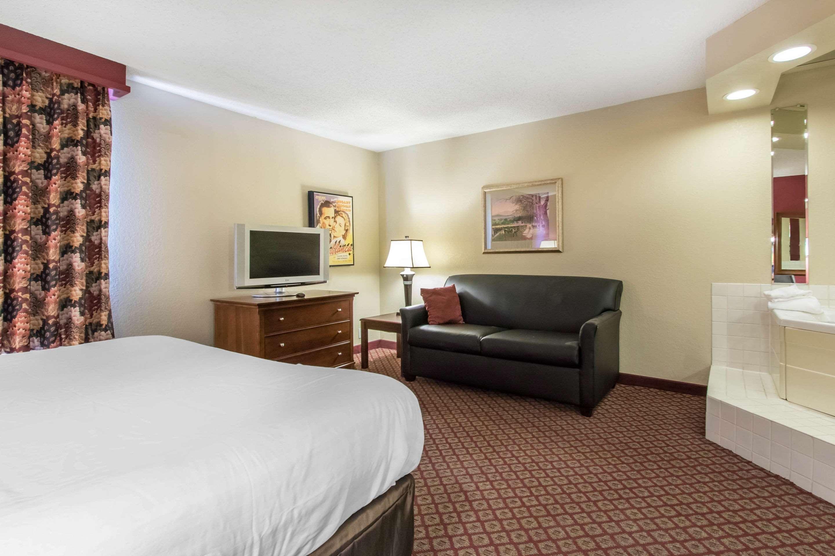Econo Lodge Inn & Suites Joplin Dış mekan fotoğraf