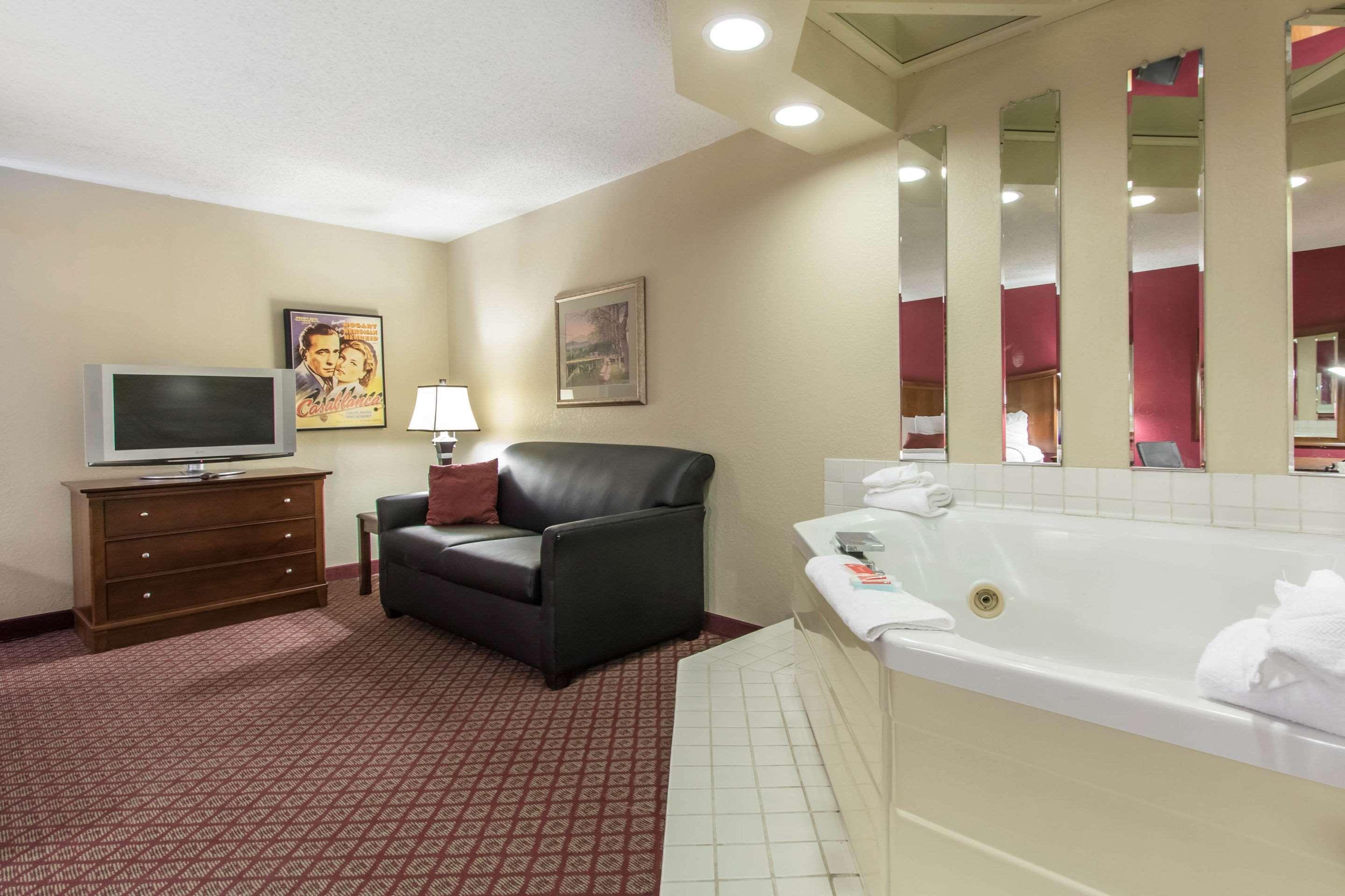 Econo Lodge Inn & Suites Joplin Dış mekan fotoğraf